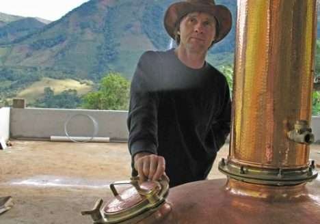 Ex-Legião Marcelo Bonfá se prepara para colocar cachaça orgânica no mercado Ex-Legião Marcelo Bonfá se prepara para colocar cachaça orgânica no mercado