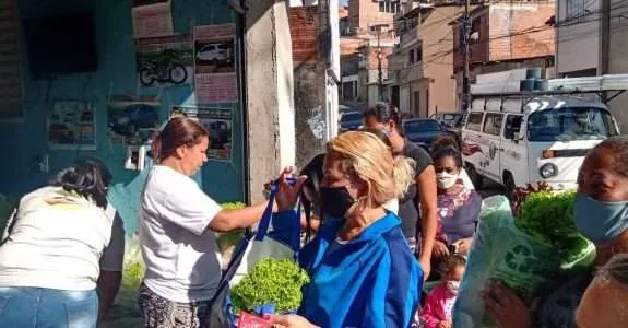 Iniciativa combate o desperdício no campo e a fome nas cidades Iniciativa combate o desperdício no campo e a fome nas cidades