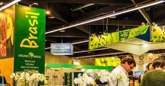 Brasil: uma feira, duas presenças