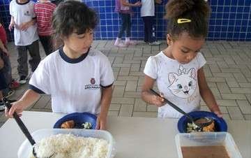 Entidades querem prazo menor para merenda 100% orgânica nas escolas municipais Entidades querem prazo menor para merenda 100% orgânica nas escolas municipais