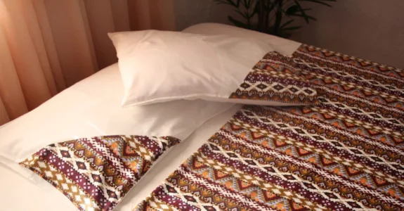 Justa Trama amplia entrega de lençóis orgânicos a hospitais públicos de Porto Alegre