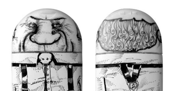 Designer transforma embalagens usadas em Toy Arts incríveis